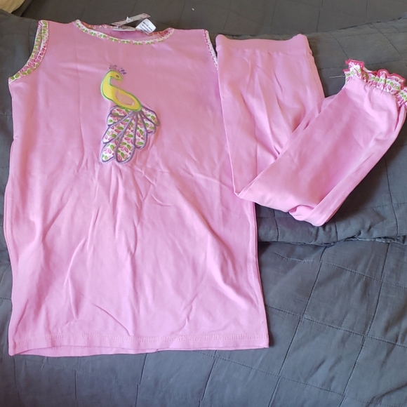 Ann Loren pink tank/pant set with peacock/ruffles - Picture 2 of 7